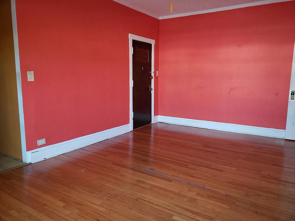 1st image of 3412 W Montrose Ave APT 303