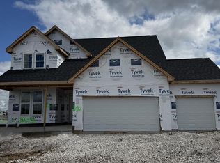 1733 Switchgrass St, Oconomowoc, WI 53066