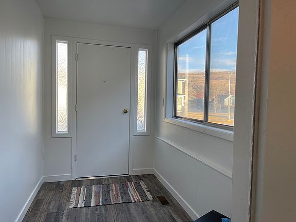 2nd image of 417 N Broadway Ave
