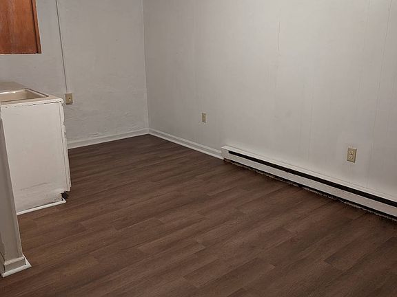 3rd image of 844 S Linden Ave