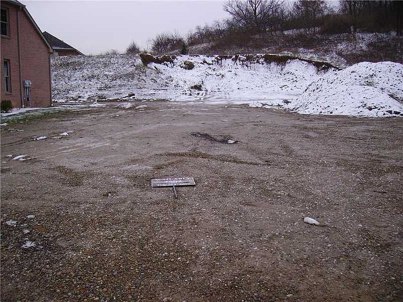 1st image of 1452 Laurel Dr #210