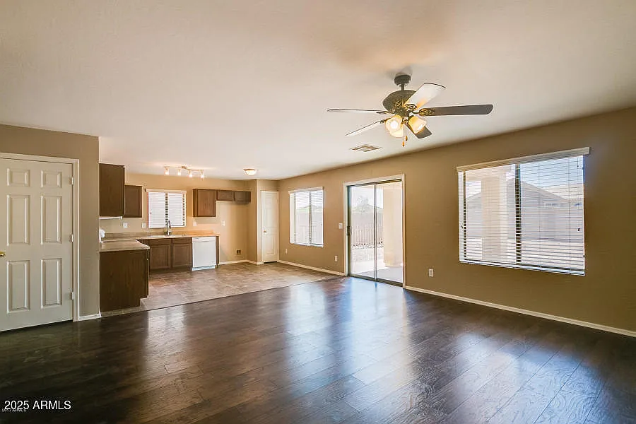 4 bed, 2.5 bath, 2012 sqft, $1,800 — Photo 2