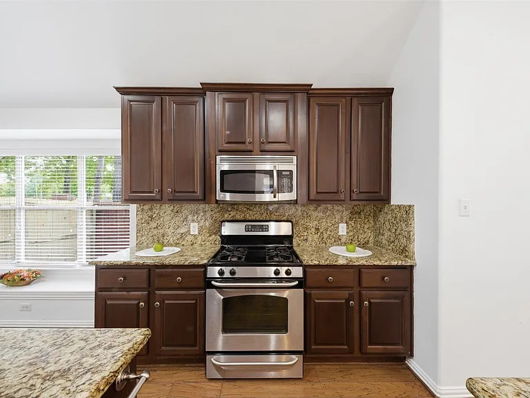 4303 Wellington Grove Ln — Photo 10