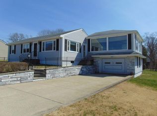 8 Christopher Dr, Westport, MA 02790