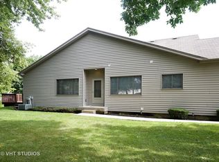 132 Deer Run Ln, Elgin, IL 60120