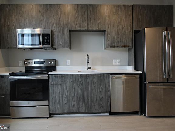 4th image of 989 S Buchanan St Unit 201