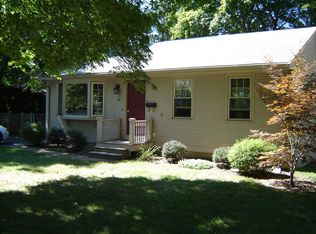 10 Field Ln, Barrington, RI 02806