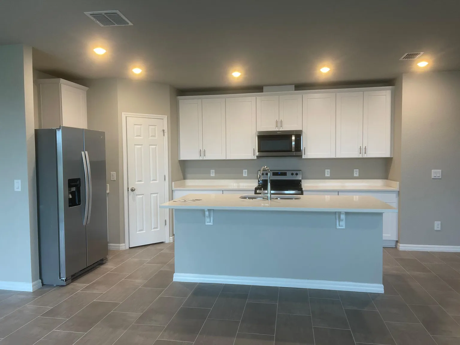 4 bed, 1851 sqft, $2,600 — Photo 3