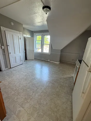 54 Brewster St Photo 1