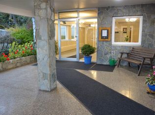 1400 Newport Ave #206, Oak Bay, BC V8S5E9