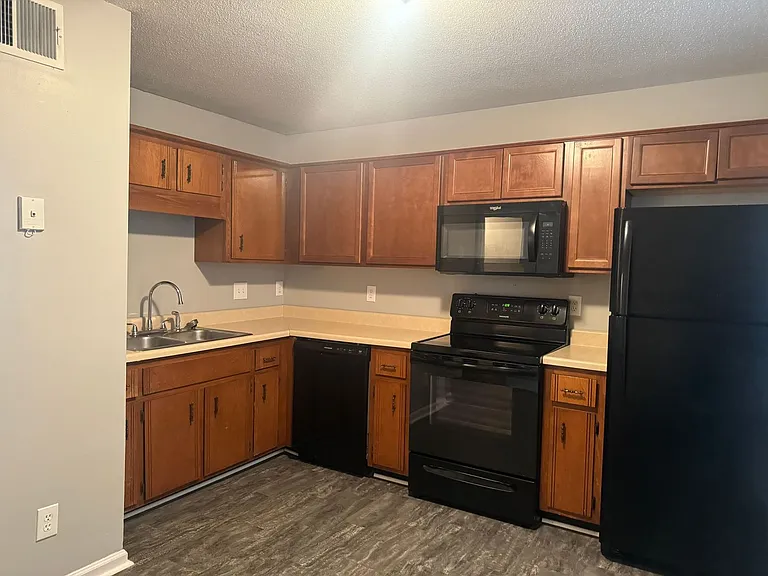 540 Hietts Ln — Photo 4