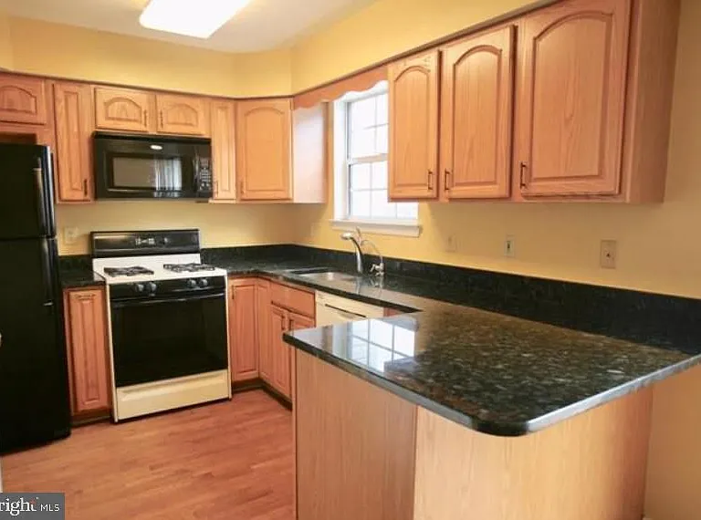 6854 Signature Cir — Photo 5