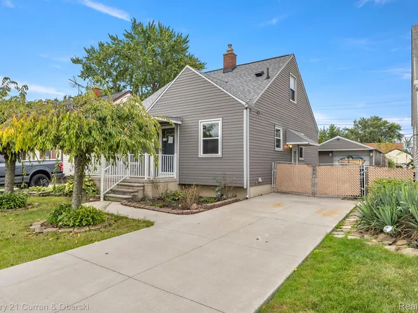 853 Cloverlawn Blvd, Lincoln Park, MI 48146