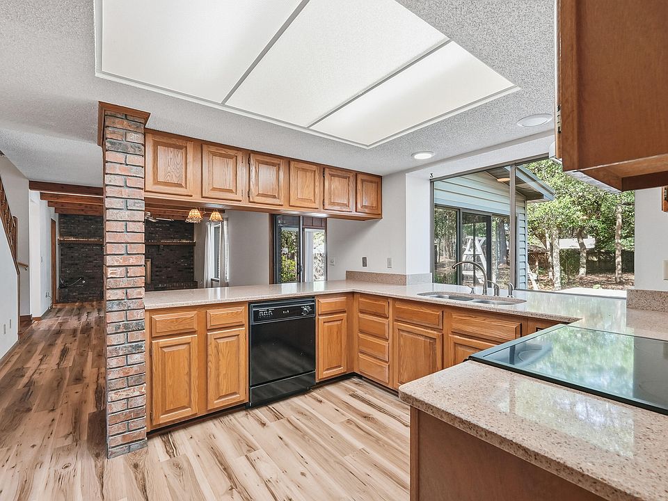 1st image of 8 Kristin Cir