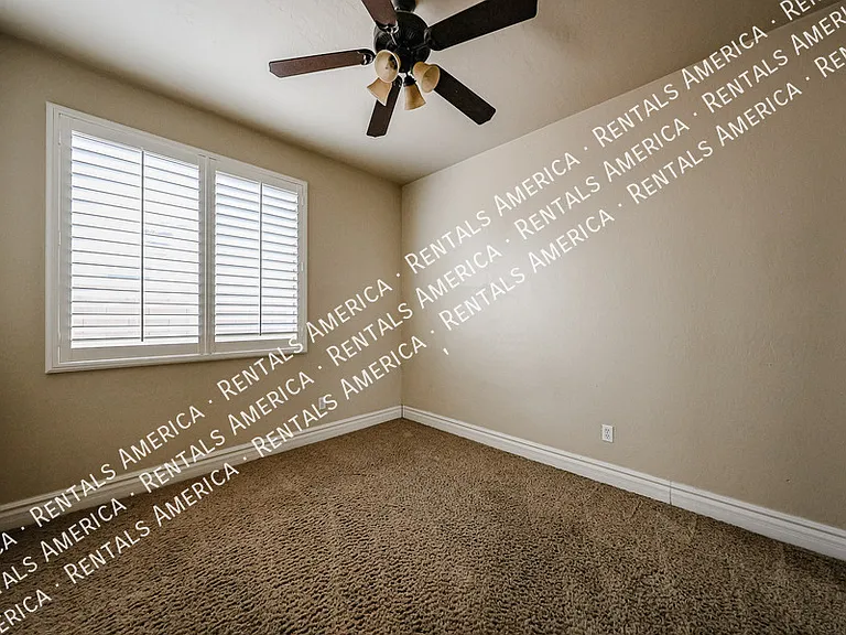 2211 W Olive Way — Photo 21