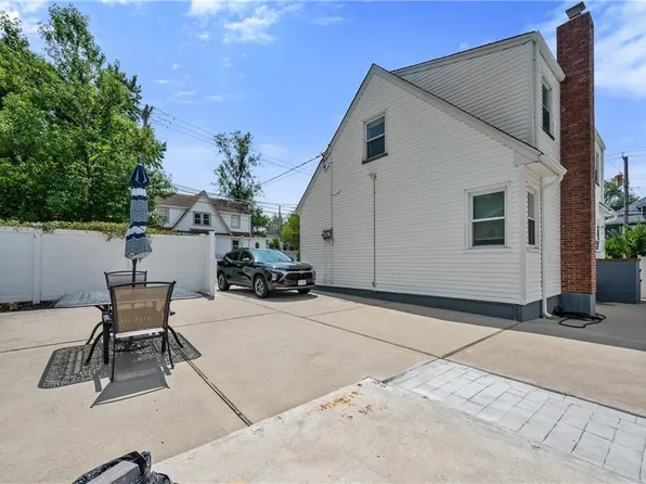 325 College Avenue image 23 of 27