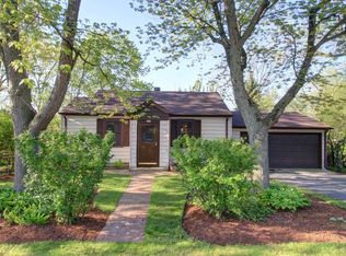 2521 Gray Ct, Waukegan, IL 60085