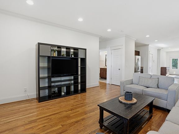 5th image of 2408 Branch St