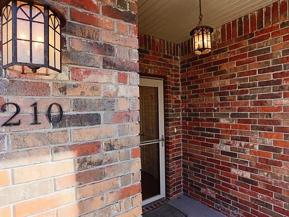 3rd image of 210 Stillwood Dr