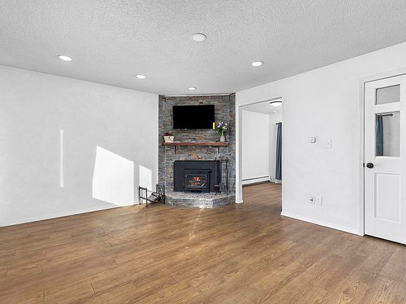 4th image of 821 37th Ave #1