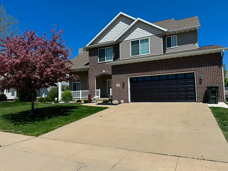 1221 Erik Rd — Photo 2