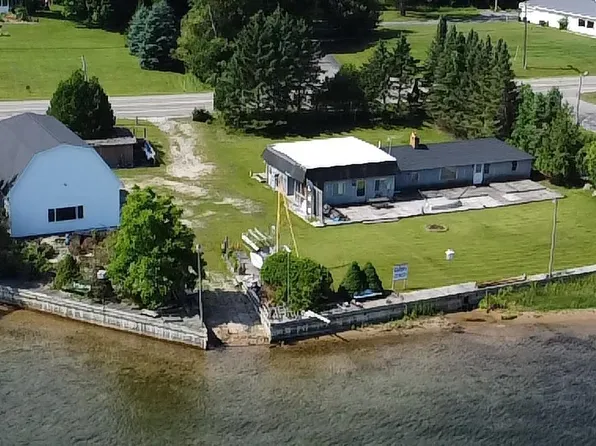 4472 Crescent Beach Rd, Onekama, MI 49675