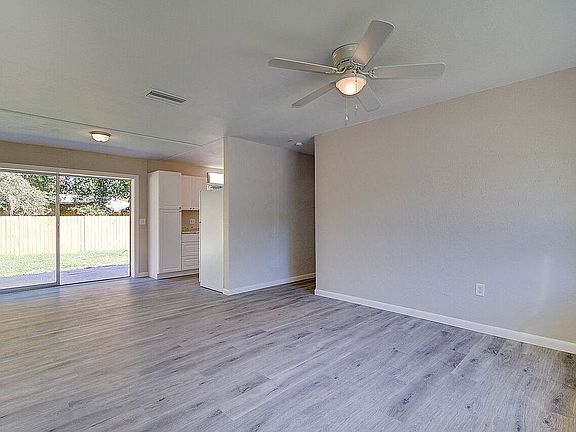4th image of 6007 10th St E