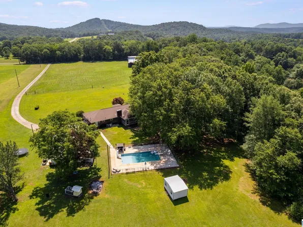 100 Jenny Brook Ln, Talladega, AL 35160