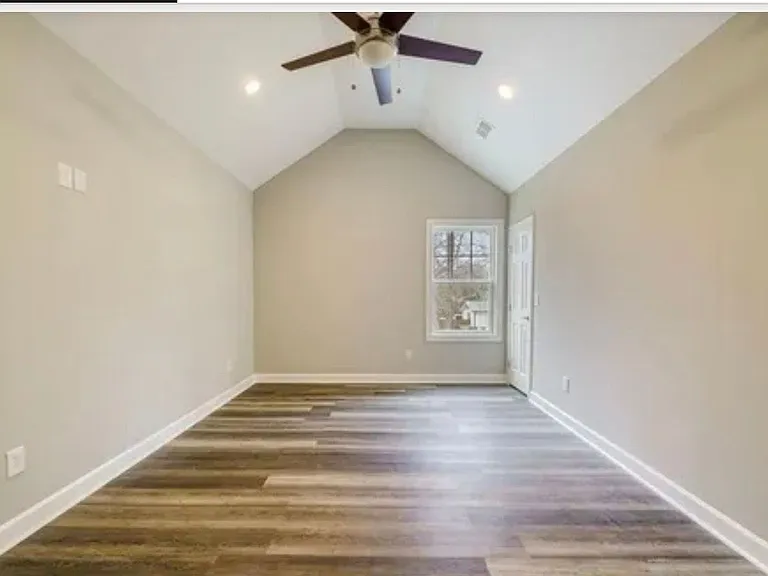 Lily Dr — Photo 11
