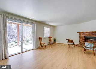 8931 Park Forest Dr — Photo 37