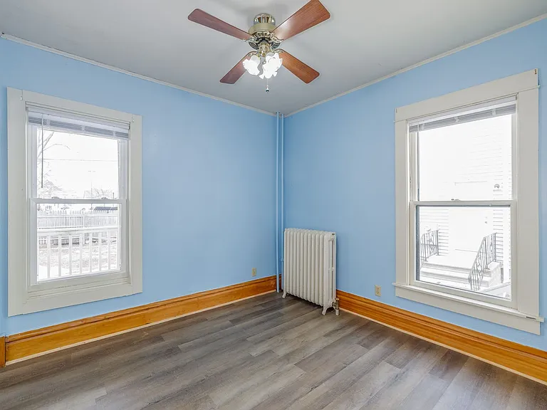 547 Jefferson St — Photo 4