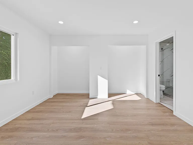 6842 Cedros Ave — Photo 15