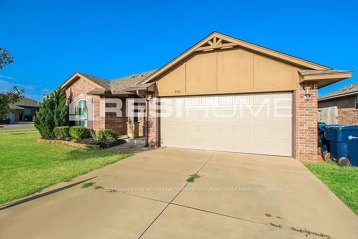 1st image of 900 Chestnut Creek Dr