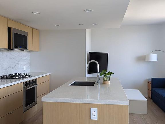4th image of 8189 Cambie St #2004