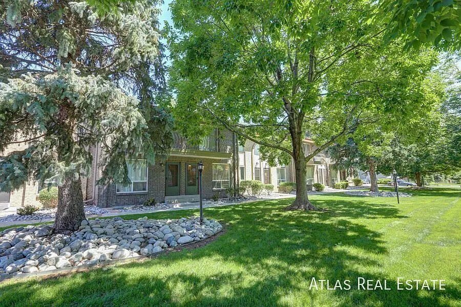 Adrienne Townhomes and Apartments — Photo 4