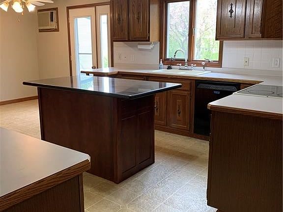 5th image of 100 Thistlewood Ln