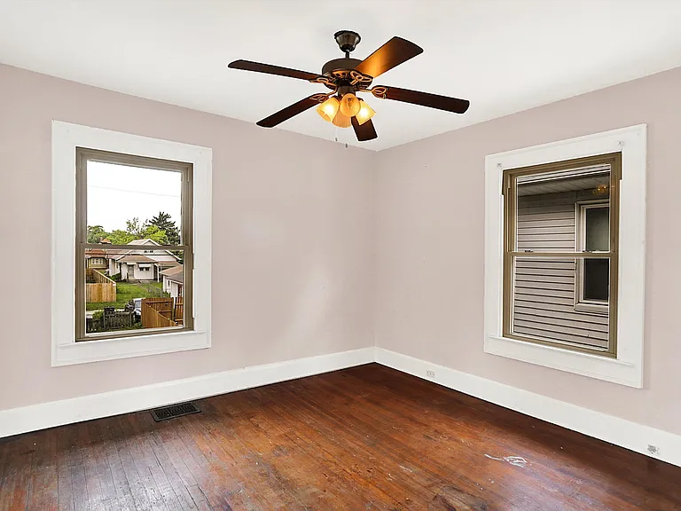 628 N Riley Ave — Photo 22