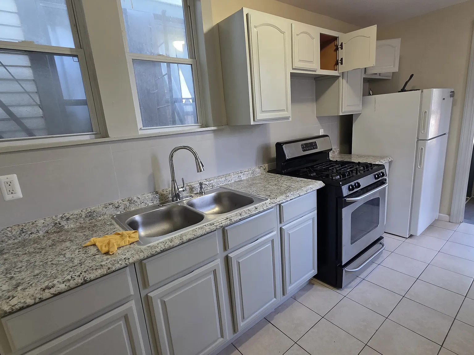 1 bed, 800 sqft, $1,600 — Photo 3