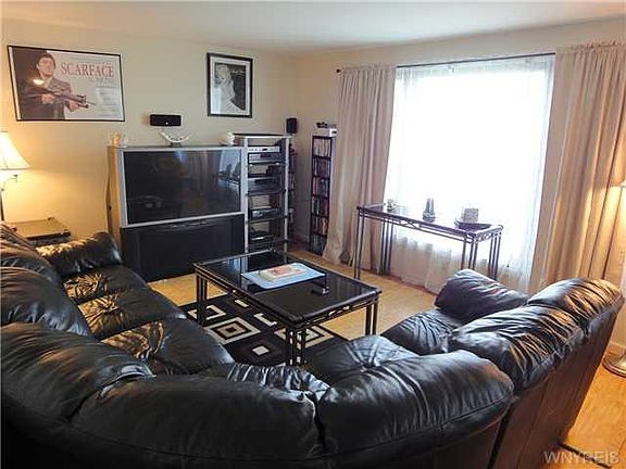 3rd image of 33 Ermann Dr