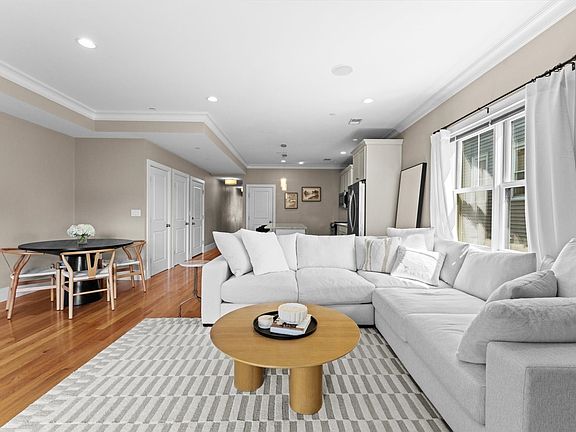 4th image of 861 E 2nd St APT 3