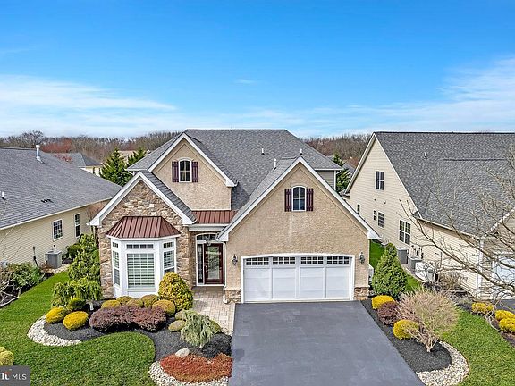 3rd image of 14 Tuscany Dr