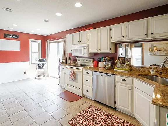 3rd image of 2327 Mohawk Ct
