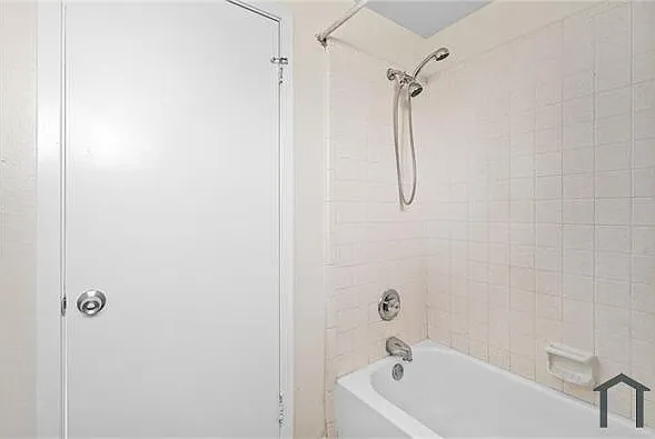 4 bed, 2060 sqft, $2,100 — Photo 3