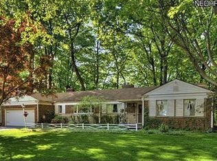 3035 Macbeth Dr, Rocky River, OH 44116
