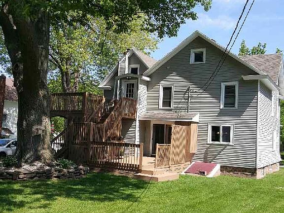 3rd image of 211 Lyell Ave