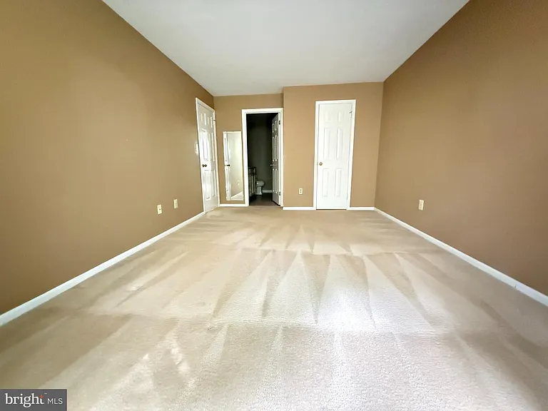 3705 Waltham Ct — Photo 7