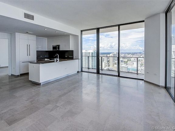 5th image of 69 SE 6th St #3510