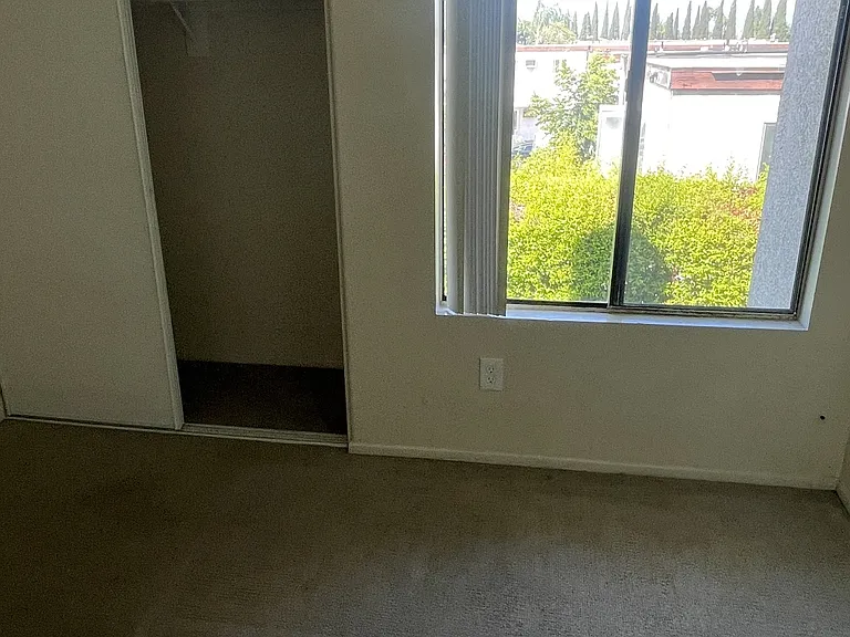 707 S Webster Ave — Photo 17