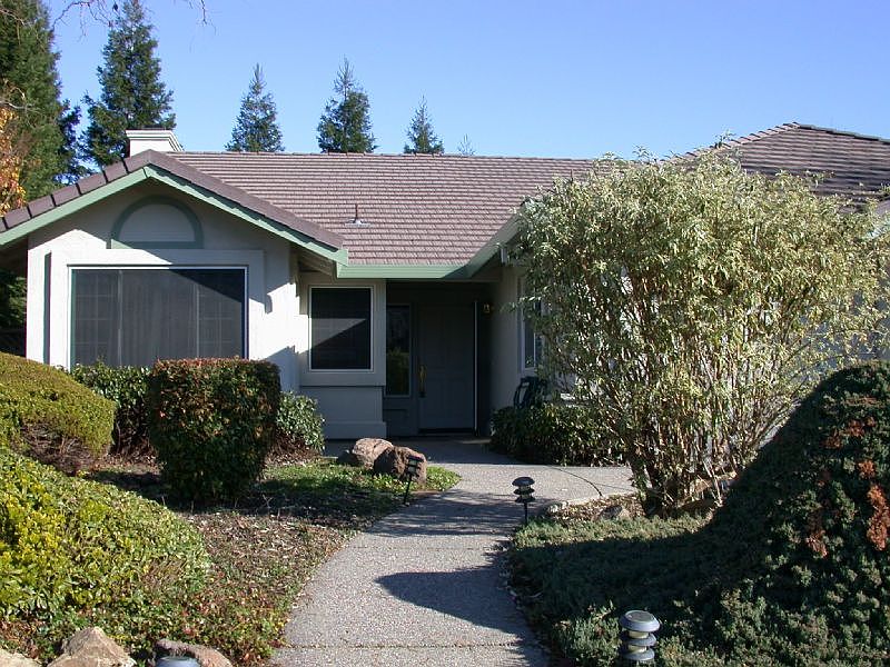 1st image of 952 Jessica Dr