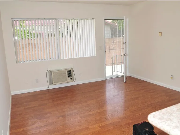 121 E Beacon St #B — Photo 5